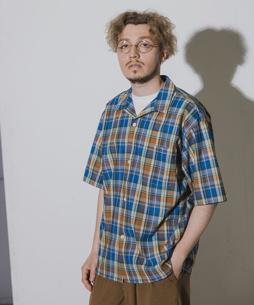 BEAMS(ビームス)の「BEAMS / ルーズフィット チェック オープンカラーシャツ(シャツ/ブラウス・メンズ・ブルー/ブラウン/オレンジ・M/L/XL/S)」の3枚目の写真