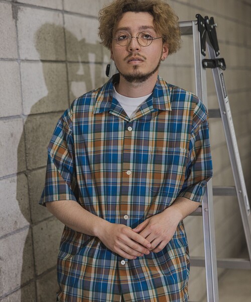 BEAMS(ビームス)の「BEAMS / ルーズフィット チェック オープンカラーシャツ(シャツ/ブラウス・メンズ・ブルー/ブラウン/オレンジ・M/L/XL/S)」の16枚目の写真