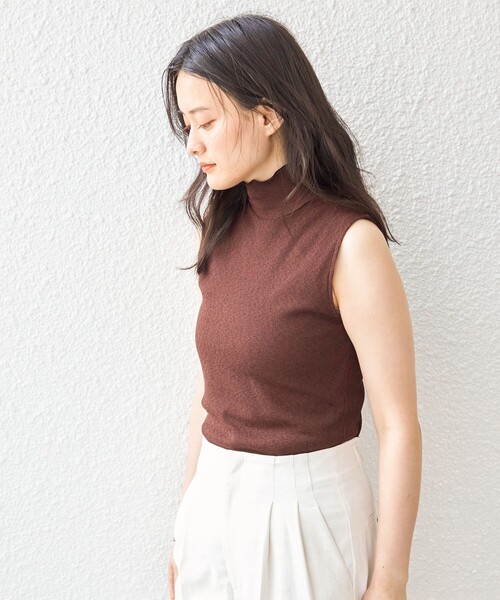 SHIPS(シップス)の「〈手洗い可能〉ドライ テレコ ハイネック ノースリーブ(タンクトップ・レディース・オフホワイト/ブラウン/ネイビー/ライトグリーン・ONE SIZE)」の16枚目の写真