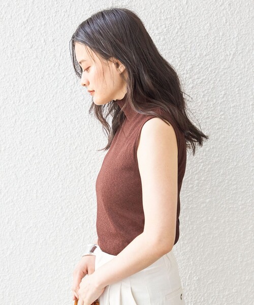SHIPS(シップス)の「〈手洗い可能〉ドライ テレコ ハイネック ノースリーブ(タンクトップ・レディース・オフホワイト/ブラウン/ネイビー/ライトグリーン・ONE SIZE)」の20枚目の写真