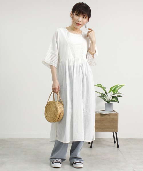 Fizz(フィズ)の「【Fizz/フィズ】 コットンボイル Vネックレース使いワンピース(ワンピース・レディース・ライトカーキ/オフホワイト/ブラック/グレイッシュベージュ・M)」の1枚目の写真