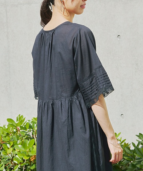 Fizz(フィズ)の「【Fizz/フィズ】 コットンボイル Vネックレース使いワンピース(ワンピース・レディース・ライトカーキ/オフホワイト/ブラック/グレイッシュベージュ・M)」の17枚目の写真