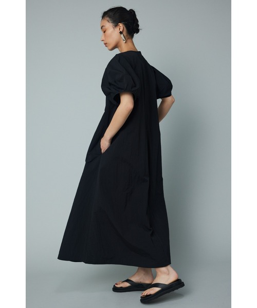 HeRIN.CYE(ヘリンドットサイ)の「Volume sleeve dress (ボリューム スリーブ ドレス)(ワンピース・レディース・ブラック/オフホワイト・FREE)」の4枚目の写真