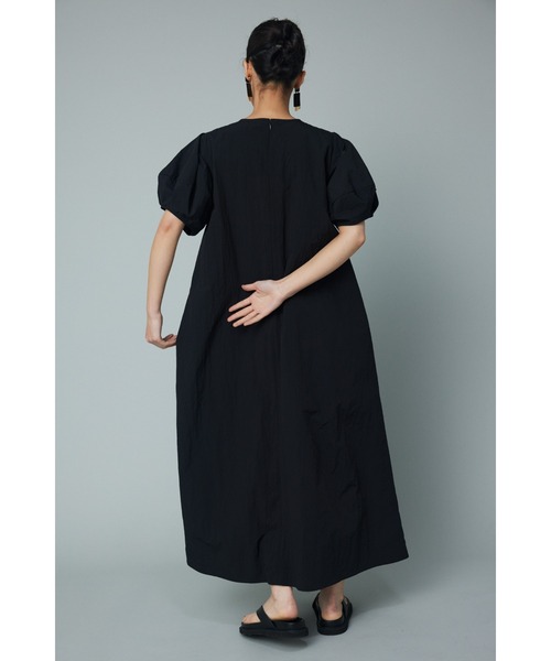 HeRIN.CYE(ヘリンドットサイ)の「Volume sleeve dress (ボリューム スリーブ ドレス)(ワンピース・レディース・ブラック/オフホワイト・FREE)」の5枚目の写真