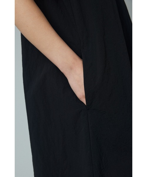 HeRIN.CYE(ヘリンドットサイ)の「Volume sleeve dress (ボリューム スリーブ ドレス)(ワンピース・レディース・ブラック/オフホワイト・FREE)」の8枚目の写真