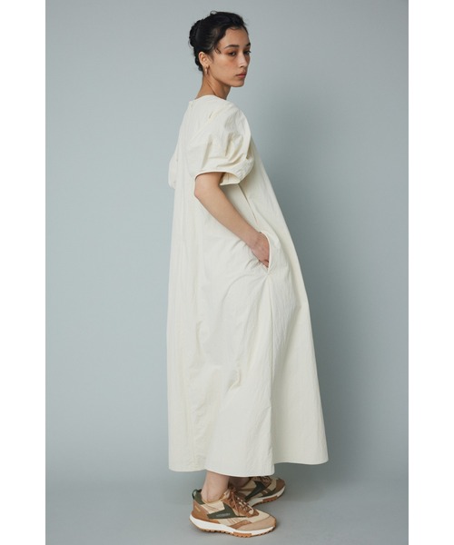 HeRIN.CYE(ヘリンドットサイ)の「Volume sleeve dress (ボリューム スリーブ ドレス)(ワンピース・レディース・ブラック/オフホワイト・FREE)」の12枚目の写真