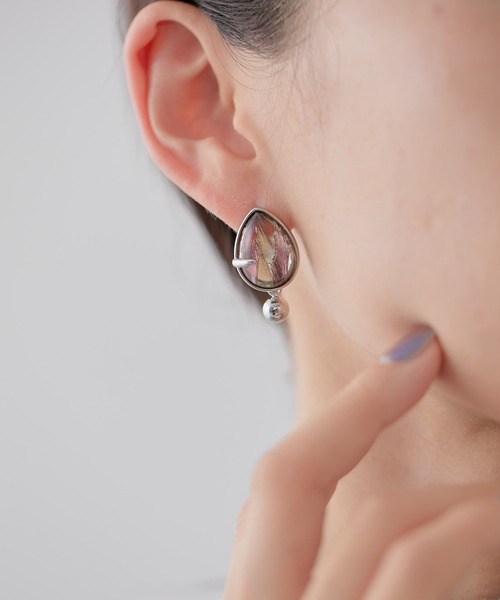 ear PAPILLONNER(イアパピヨネ)の「ヴィンテージガラス ドロップピアス(ピアス(両耳用)・レディース・シルバー/ゴールド・FREE)」の5枚目の写真