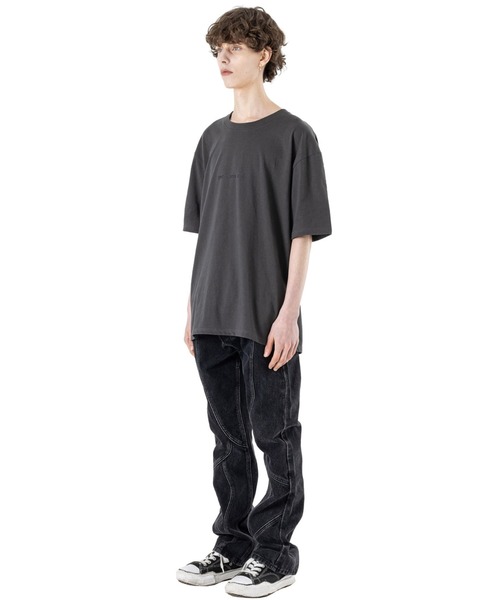MASSNOUN(マスノウン)の「A'GEM/9 × .kom『MASSNOUN/マスノウン』TOMBSTONES SOFA/トゥームストーンズ ソファ 半袖カットソー(Tシャツ/カットソー・メンズ・ホワイト/チャコールグレー/ブラック・L)」の21枚目の写真