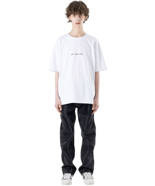 MASSNOUN(マスノウン)の「A'GEM/9 × .kom『MASSNOUN/マスノウン』TOMBSTONES SOFA/トゥームストーンズ ソファ 半袖カットソー(Tシャツ/カットソー・メンズ・ホワイト/チャコールグレー/ブラック・L)」の5枚目の写真