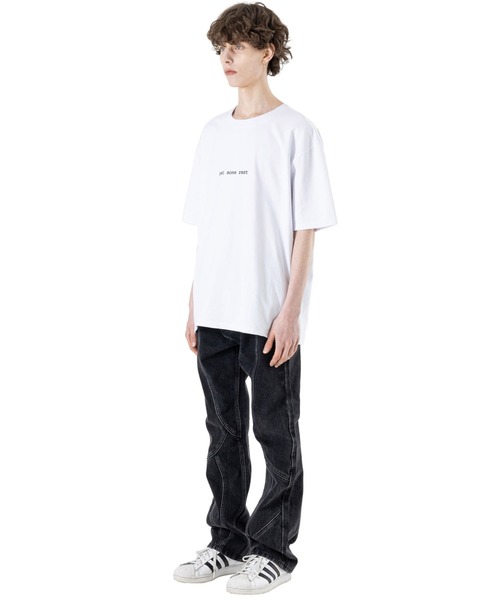 MASSNOUN(マスノウン)の「A'GEM/9 × .kom『MASSNOUN/マスノウン』TOMBSTONES SOFA/トゥームストーンズ ソファ 半袖カットソー(Tシャツ/カットソー・メンズ・ホワイト/チャコールグレー/ブラック・L)」の6枚目の写真