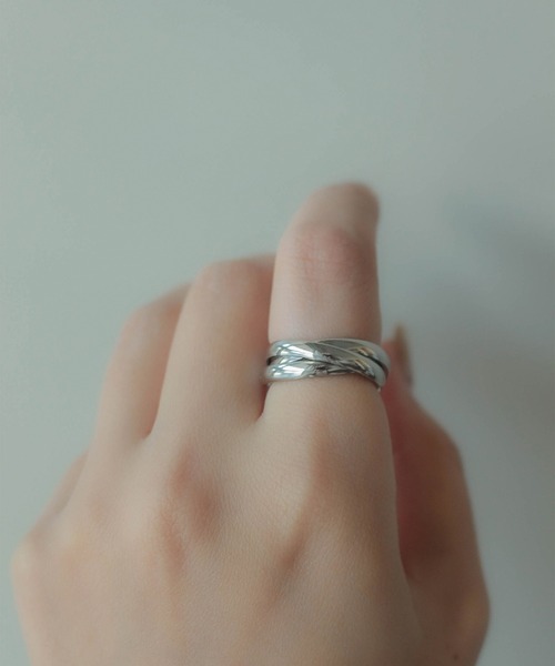 ebine(エビネ)の「Trinity Ring 金属アレルギー対応 サージカルステンレス(リング・レディース・ゴールド/その他/シルバー・13号/11号/16号/9号)」の9枚目の写真