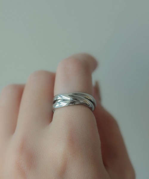ebine(エビネ)の「Trinity Ring 金属アレルギー対応 サージカルステンレス(リング・レディース・ゴールド/その他/シルバー・13号/11号/16号/9号)」の10枚目の写真