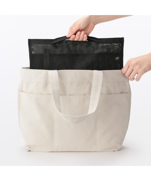 無印良品(ムジルシリョウヒン)の「ナイロンメッシュバッグインバッグ A4サイズ用・黒(エコバッグ/サブバッグ・メンズ・ブラック・A4)」の7枚目の写真