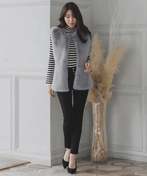 Julia Boutique（ジュリアブティック）の「ペプラムフェイクファーベスト/23500（ベスト・レディース・グレー/ベージュ・ONE）」の3枚目の写真