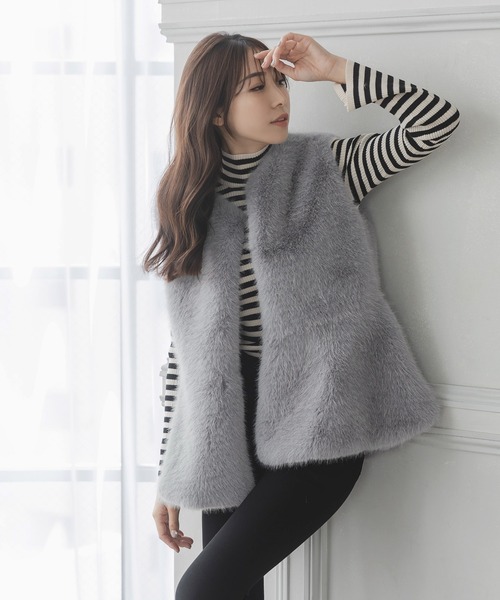 Julia Boutique（ジュリアブティック）の「ペプラムフェイクファーベスト/23500（ベスト・レディース・グレー/ベージュ・ONE）」の4枚目の写真