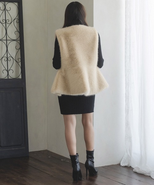 Julia Boutique（ジュリアブティック）の「ペプラムフェイクファーベスト/23500（ベスト・レディース・グレー/ベージュ・ONE）」の8枚目の写真