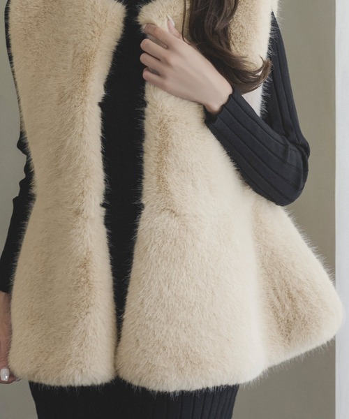 Julia Boutique（ジュリアブティック）の「ペプラムフェイクファーベスト/23500（ベスト・レディース・グレー/ベージュ・ONE）」の9枚目の写真