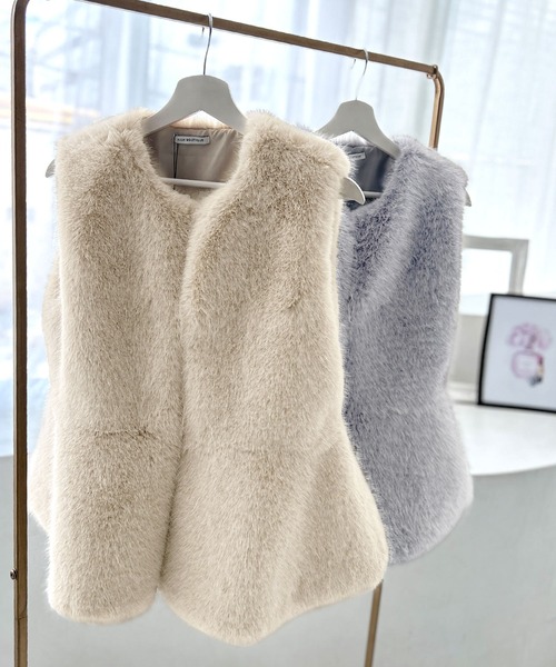 Julia Boutique（ジュリアブティック）の「ペプラムフェイクファーベスト/23500（ベスト・レディース・グレー/ベージュ・ONE）」の11枚目の写真
