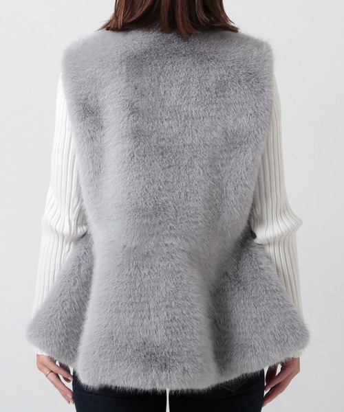 Julia Boutique（ジュリアブティック）の「ペプラムフェイクファーベスト/23500（ベスト・レディース・グレー/ベージュ・ONE）」の14枚目の写真