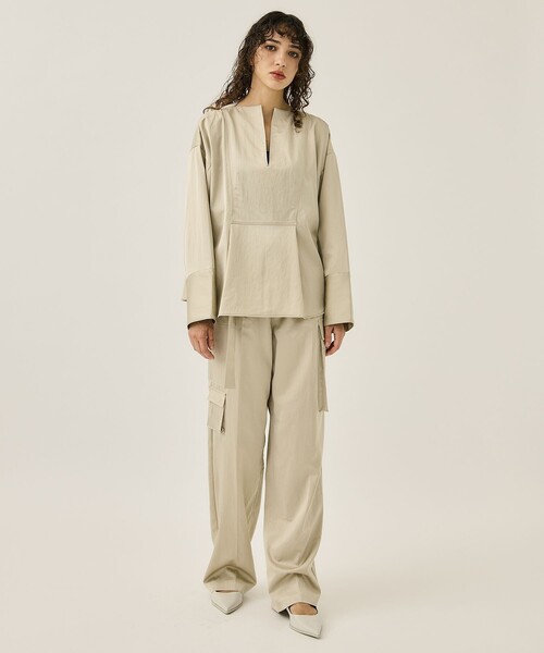 IHNN（イン）の「【IHNN/(イン)】スリットワイドブラウス（シャツ/ブラウス・レディース・アイボリー・36）」の3枚目の写真