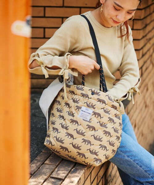 KiU(キウ)の「KiU×FREAK'S STORE/キウ×フリークスストア 別注PADDED TOTE BAG/パデットトートバッグ 撥水(トートバッグ・レディース・ライトグレー/レオパード/ブラック/ダークグレー/キャメル/ベージュ・ONE SIZE)」の14枚目の写真