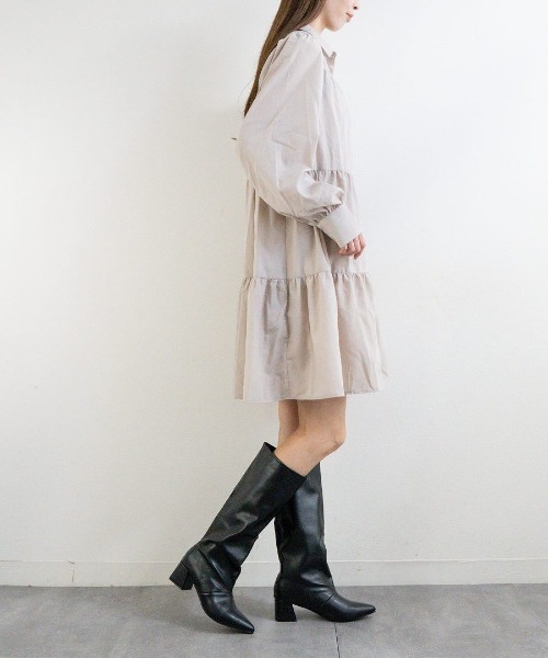 Fabby fabby(ファビィーファビィー)の「ポインテッドロングカバーブーツ(ブーツ・レディース・ブラック/グレー/ベージュ・MEDIUM/LARGE/SMALL)」の16枚目の写真