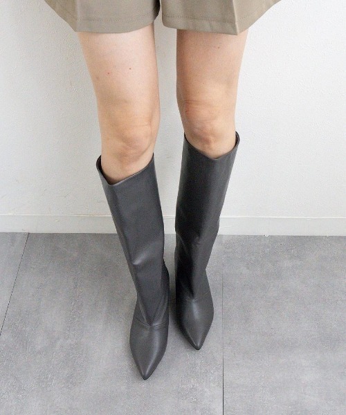 Fabby fabby(ファビィーファビィー)の「ポインテッドロングカバーブーツ(ブーツ・レディース・ブラック/グレー/ベージュ・MEDIUM/LARGE/SMALL)」の11枚目の写真