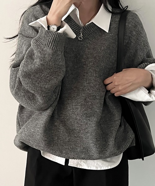 Girly Doll（ガーリードール）の「オーバーサイズVネックニット（ニット/セーター・レディース・グレー/ライトベージュ/ネイビー/グリーン・FREE）」の5枚目の写真