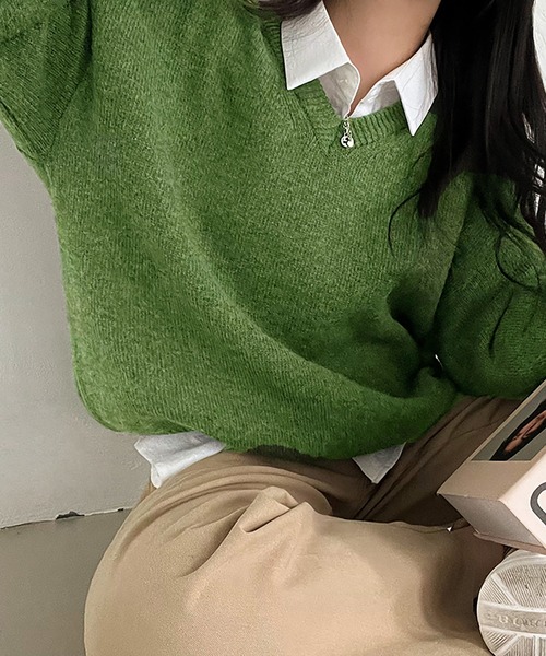 Girly Doll（ガーリードール）の「オーバーサイズVネックニット（ニット/セーター・レディース・グレー/ライトベージュ/ネイビー/グリーン・FREE）」の18枚目の写真