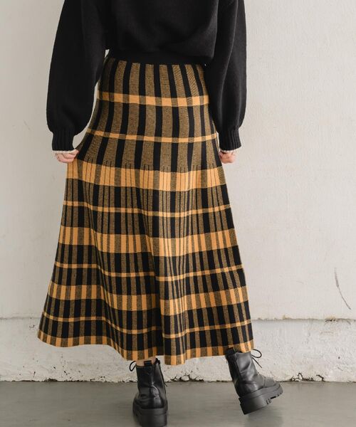 RETRO GIRL(レトロガール)の「チェックニットフレアSK(スカート・レディース・ブラウン系その他2/ブラック系その他2/オレンジ系その他2・FREE)」の14枚目の写真