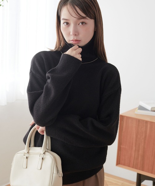 ECRIRE(エクリール)の「ドロップショルダー タートルネックニット(ニット/セーター・レディース・ベージュ/オフホワイト/チャコールグレー/ブルー/ブラウン/ブラック・M)」の18枚目の写真