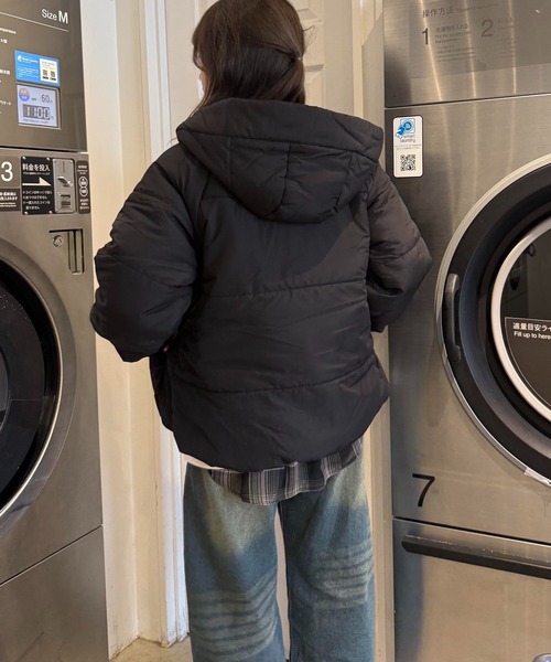 AS KNOW AS plus（アズノゥアズプラス）の「☆選んであったか中綿フェイクダウンジャケット（ダウンジャケット/コート・レディース・ベージュ系/グリーン系/ブラック系/ブラック/アイボリー/ホワイト系その他/ブルー系・FREE）」の12枚目の写真