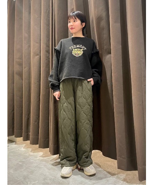 niko and...（ニコアンド）の「クロップドフリルフロッキープルオーバー（スウェット・レディース・チャコール/パープル/ナチュラル・FREE）」の9枚目の写真