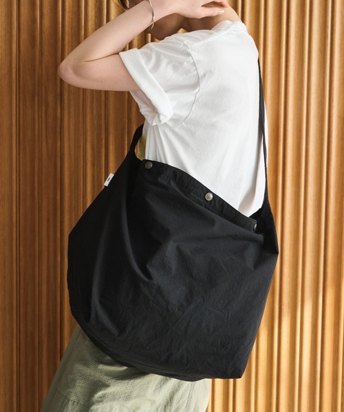 kha:ki（カーキ）の「「KHA:KI/カーキ」ミリタリーショルダーサック（ショルダーバッグ・レディース・ホワイト/ブラック/ベージュ/カーキ/オレンジ・FREE）」の3枚目の写真