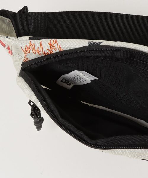 DC（ディーシー）の「DC SHOES TUSSLER 4 / ディーシー シューズ タスラー（ボディバッグ/ウエストポーチ・メンズ・ベージュ・FREE）」の4枚目の写真