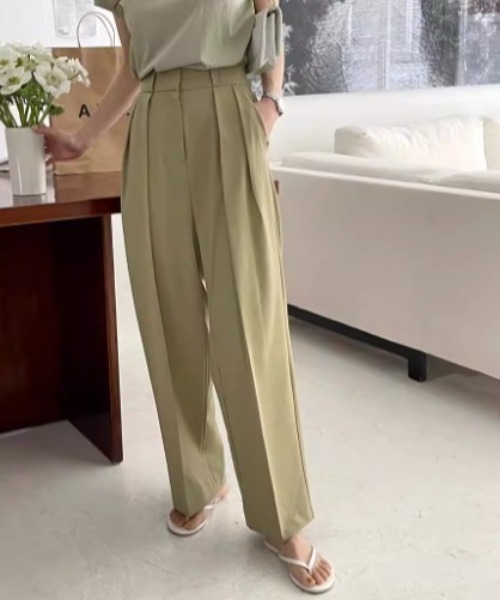 sorule(ソルレ)の「タックストレートパンツ(スラックス・レディース・グリーン/アイボリー・LARGE/MEDIUM)」の1枚目の写真