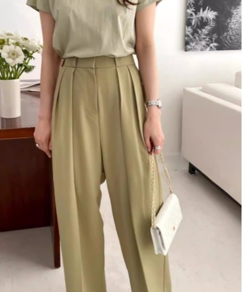 sorule(ソルレ)の「タックストレートパンツ(スラックス・レディース・グリーン/アイボリー・LARGE/MEDIUM)」の6枚目の写真