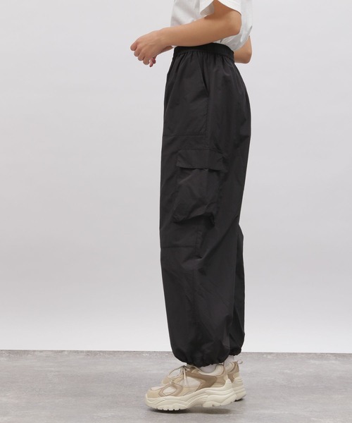 LAKOLE(ラコレ)の「ワッシャーナイロンカーゴパンツ / 108129(カーゴパンツ・レディース・ブラック/カーキ/オレンジ/アイボリー・SMALL/MEDIUM)」の14枚目の写真