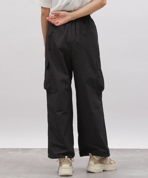 LAKOLE(ラコレ)の「ワッシャーナイロンカーゴパンツ / 108129(カーゴパンツ・レディース・ブラック/カーキ/オレンジ/アイボリー・SMALL/MEDIUM)」の17枚目の写真