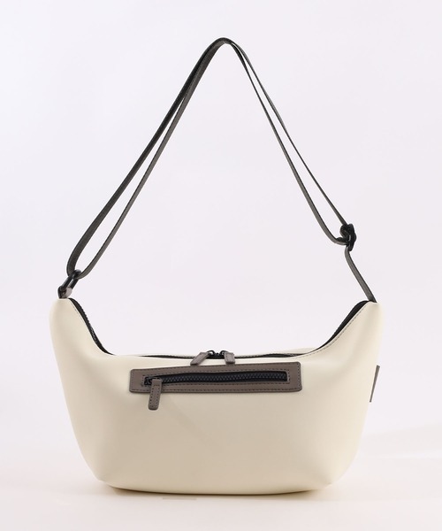 COOCO(クーコ)の「ダイバー風素材ミカヅキ型ショルダーバッグ(ショルダーバッグ・レディース・オフホワイト/グレー/ブラック/ベージュ・9)」の5枚目の写真