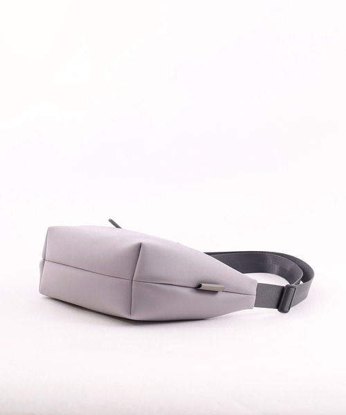 COOCO(クーコ)の「ダイバー風素材ミカヅキ型ショルダーバッグ(ショルダーバッグ・レディース・オフホワイト/グレー/ブラック/ベージュ・9)」の20枚目の写真