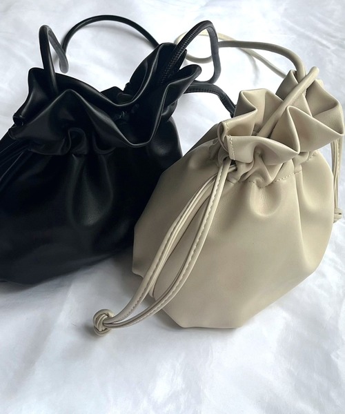 cuorequal（クオレコール）の「巾着ショルダーバッグ（ショルダーバッグ・レディース・ブラック/ベージュ・FREE）」の7枚目の写真