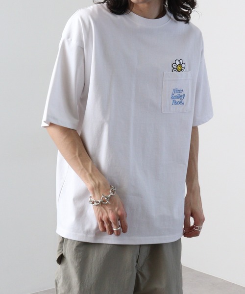 SMILEY FACE（スマイリーフェイス）の「SMILEY FACE オーバーサイズ ヘビーウエイト半袖Tシャツ（Tシャツ/カットソー・メンズ・杢グレー/ブラック/グレイッシュベージュ/ホワイト系/ミント/ピンク/ブラック系/ブラック系1/ホワイト/ライトグリーン系/グレー系/ホワイト系1・LL/L/M）」の2枚目の写真