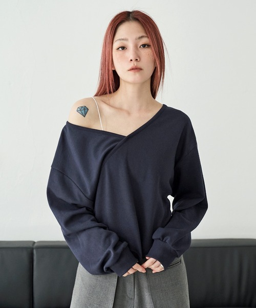 UNE MANSION（ユヌマンション）の「ワンオフショルダーアンバランススセミクロップドスウェットカットソー（スウェット・レディース・ブラック/グレー/ネイビー/ライトグレー/ピンク・FREE）」の10枚目の写真
