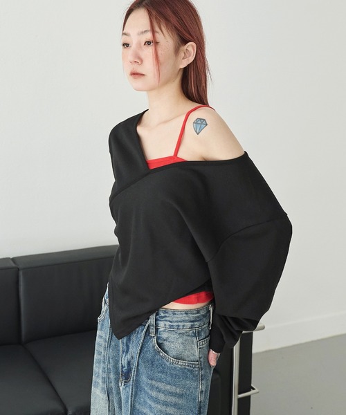 UNE MANSION（ユヌマンション）の「ワンオフショルダーアンバランススセミクロップドスウェットカットソー（スウェット・レディース・ブラック/グレー/ネイビー/ライトグレー/ピンク・FREE）」の13枚目の写真