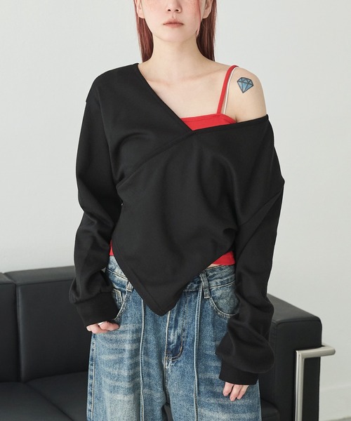 UNE MANSION（ユヌマンション）の「ワンオフショルダーアンバランススセミクロップドスウェットカットソー（スウェット・レディース・ブラック/グレー/ネイビー/ライトグレー/ピンク・FREE）」の14枚目の写真