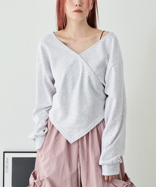 UNE MANSION（ユヌマンション）の「ワンオフショルダーアンバランススセミクロップドスウェットカットソー（スウェット・レディース・ブラック/グレー/ネイビー/ライトグレー/ピンク・FREE）」の16枚目の写真