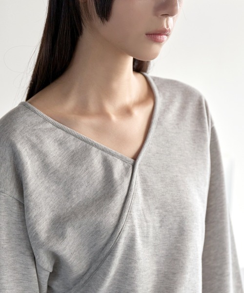 UNE MANSION（ユヌマンション）の「ワンオフショルダーアンバランススセミクロップドスウェットカットソー（スウェット・レディース・ブラック/グレー/ネイビー/ライトグレー/ピンク・FREE）」の18枚目の写真