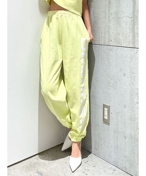 DC(ディーシー)の「GYDA×DC ロゴスウェットパンツ(スウェットパンツ・レディース・イエロー/オフホワイト/ブラック・FREE)」の3枚目の写真