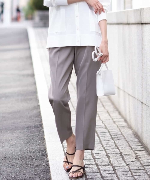 OFUON le MK（オフオンルエムケー）の「テーパードシルエットプルオンパンツ/洗える（スラックス・レディース・ブラック/アイボリー/モカ・36/38/40）」の3枚目の写真